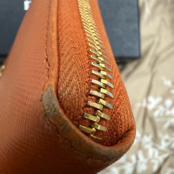 Prada orange long wallet with minor scuffs and tearing inside, in good condtion - Picture 10 of 11